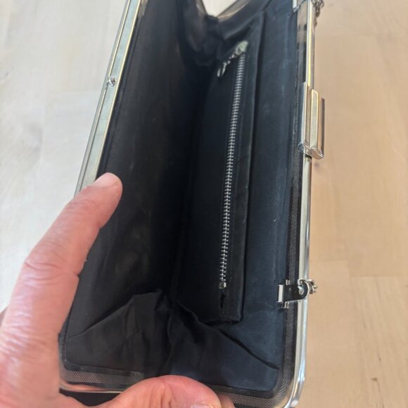 Vintage 1940s Black Clutch Purse with Silver toned frame and chain - Picture 9 of 9